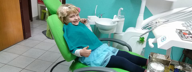 Нудиме секаков вид на стоматолошки услуги...
повеќе